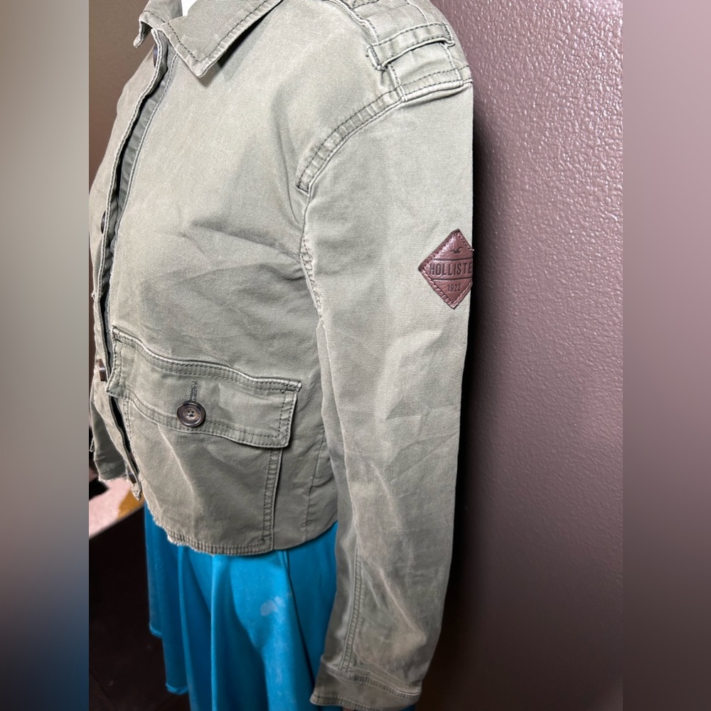 HOLLISTER, cropped, army jacket!! - Picture 4 of 9